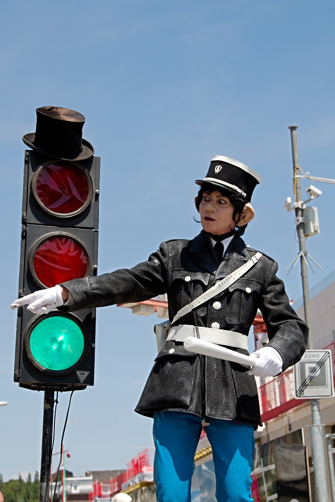 valkenburg living statue levend standbeeld evenement event festival festiviteit kunst art straatkunst streetart artiest beeld beeldhouwwerk